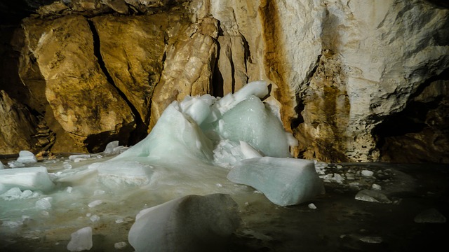 cave-1586179_640