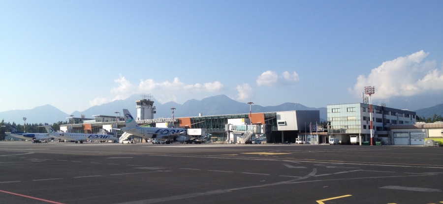 Ljubljana_Airport_with_mountains_and_Adria_Airways_planes_2015